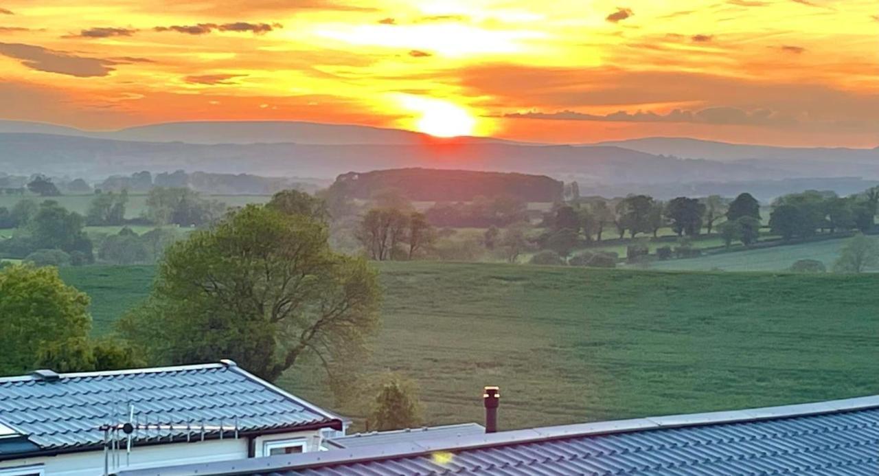 Ribble Valley Lodge Retreat Gisburn Exterior foto